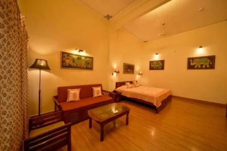 Arya Niwas - 112