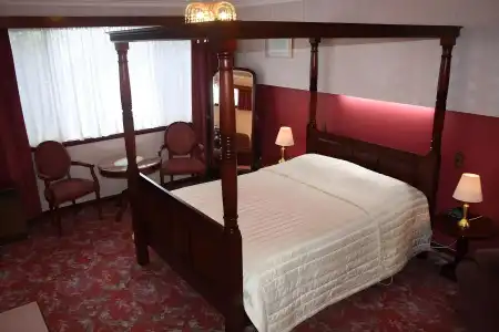 Motel Mayfair on Cavell - 18