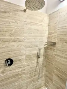 Regis Condo - 228
