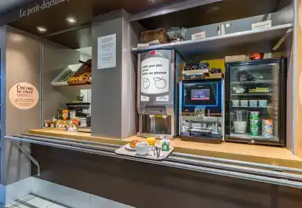 B B Tours Centre Commercial La Petite Arche - 9