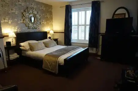 Lakeside Guest House - 4