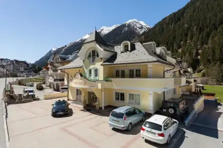Hotel - 10