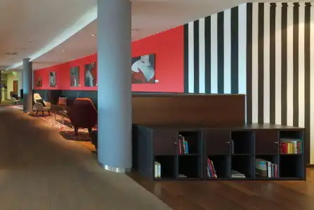 Ramada by Wyndham Dresden - 11