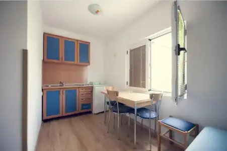 Lyon Apartments - 26