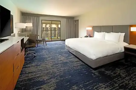 DoubleTree by Hilton Bakersfield - 33