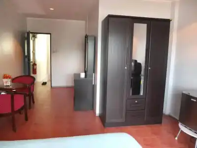 Friends Cafe Jomtien Guesthouse - 2