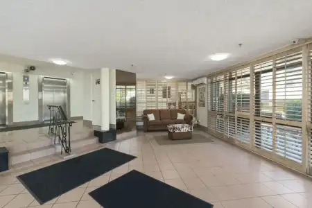 Burleigh Esplanade Beachfront Apartments - 12
