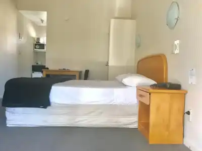 Rayland Epsom Motel - 26