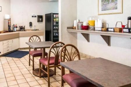 Rodeway Inn Fort Wayne - 12