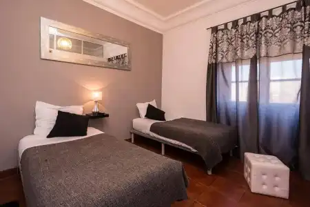 V Dinastia Guesthouse - 1