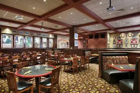 Embassy Suites Lincoln - 32