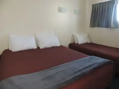 Fountain Court Motel - 2