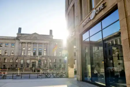 Motel One Berlin - Potsdamer Platz - 8