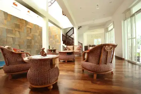 Sunlit Villa - 1