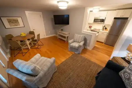 Town & Tide Inn - 61