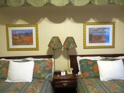 Funky Pool Side Cabana in Dtphx - 17