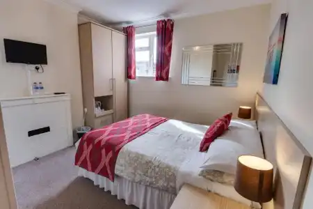 Sportsview Guest House - 86