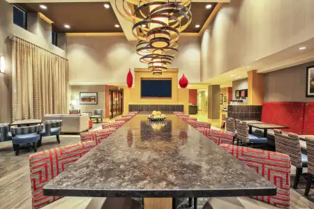 Hampton Inn & Suites Madison-West - 19
