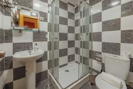 DownTown Guest House - 129
