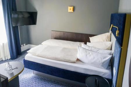 am Schloss Biebrich - 25