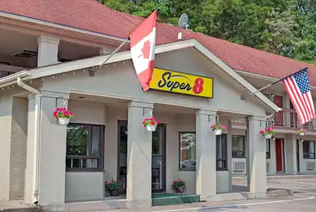 Super 8 by Wyndham Niagara Falls North - 0