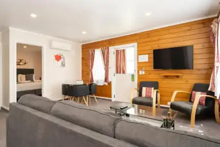 Tudor Park Motel - 87