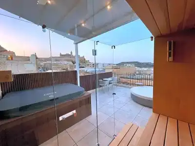The Duke Boutique - 180