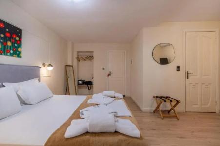 Plaka Arch Suites - 17