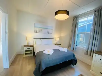 Shoreline Motel - 9
