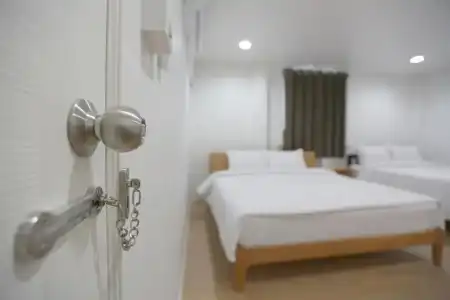 INTERest POSHTEL - 10