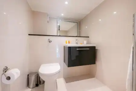 Queensgate Court - 332