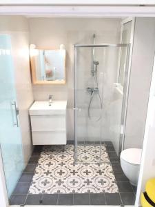 Two Pillows Boutique Hostel - 30