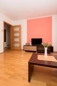 ApartAngel - 27
