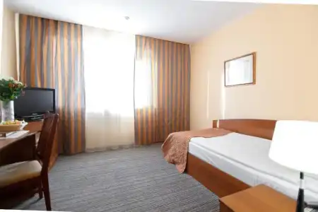 Reikartz Kropivnytskiy - 22