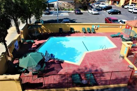 Red Lion Inn & Suites Sacramento - 11