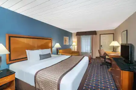 Baymont by Wyndham Knoxville I-75 - 34