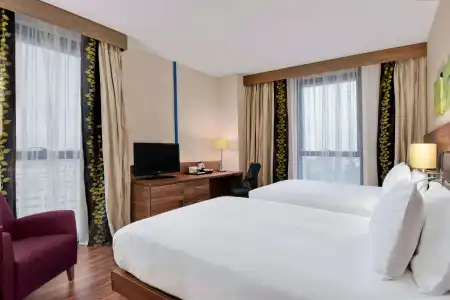 Hilton Garden Inn Sevilla - 2