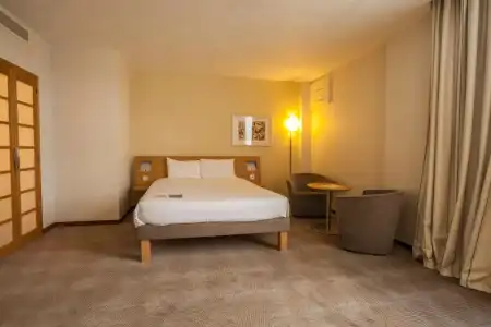 Novotel Cardiff Centre - 6