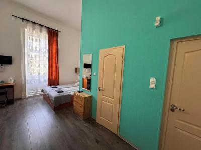 Omega Guesthouse Budapest - 37