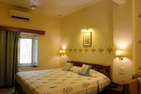 Arya Niwas - 57