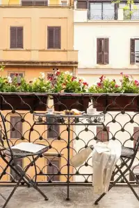 The Roman Empire Guesthouse - 153