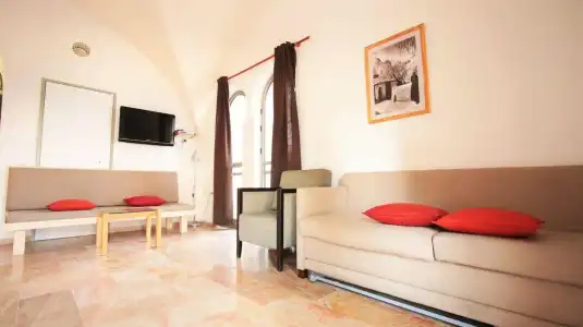 The Market Courtyard Suites Apartment - 4