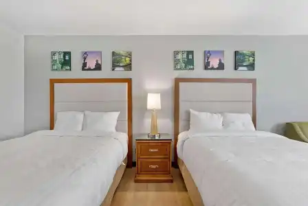 Days Inn by Wyndham Erie - 5