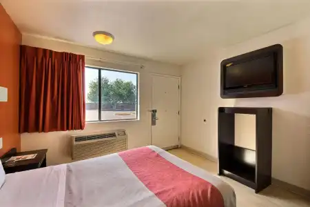 Motel 6 Laredo, TX - South - 10