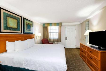 La Quinta Inn by Wyndham El Paso West - 18