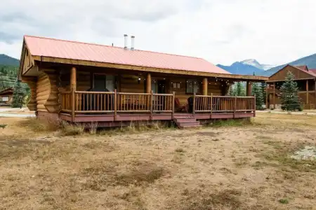 Glacier House Resort - 120