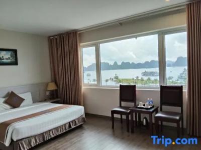 Ha Long Harbour - 41