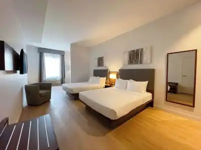 Quality Inn - 53