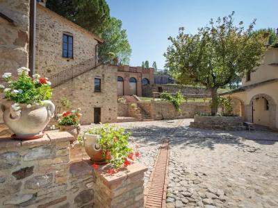 Agriturismo Borgo Pulciano in Montone - 72