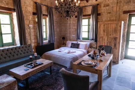 Oinou Strata - Adults Only - 3